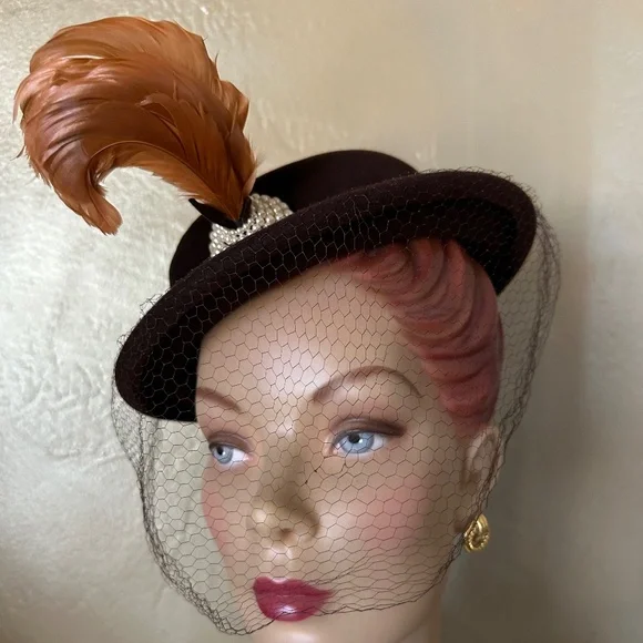 DAPPER 1940s' BROWN FELT HAT WITH PEAR & RUST COLORED FEATHER TRIM + VEIL
